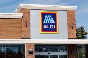 Budget supermarket chain Aldi has unveiled plans to expand its workforce creating over 1,700 new job opportunities in its regional distribution centres across the country.