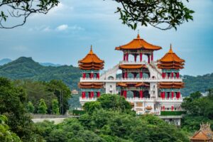 Planning a trip to Taiwan’s top monuments? Whether you’re visiting the towering Taipei 101, exploring the Chiang Kai-shek Memorial Hall, or wandering through ancient temples like Longshan, the right packing list can make your adventure more enjoyable.